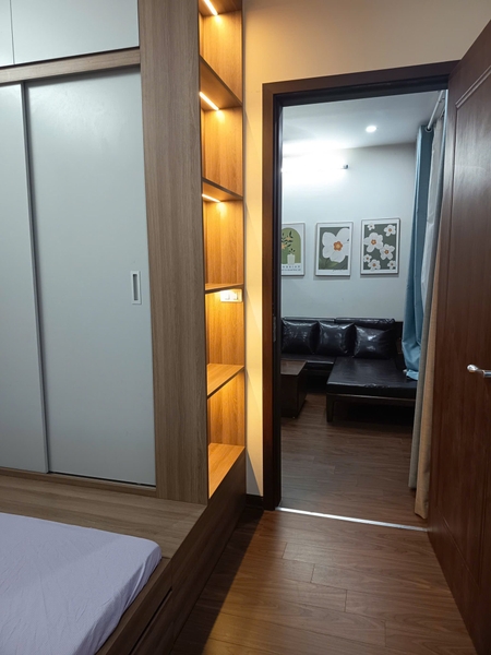 Em có căn Homeland ở toà CT1B muốn cho thuê. LH: 0977830577