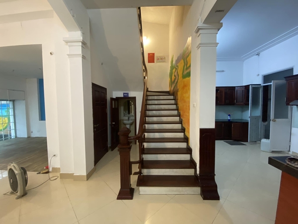 Cho thuê biệt thự đồ cơ bản tại KĐT Việt Hưng, Long Biên. S: 170m2. Giá: 30tr/tháng. LH: 0963892968.