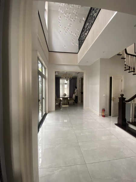 CHO THUÊ BIỆT THỰ VINHOMES - LONG BIÊN - HÀ NỘI FULL NỘI THẤT GIÁ 60TR/THÁNG. LH 0399926400