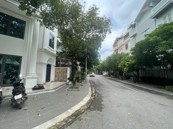 CHO THUÊ BIỆT THỰ VIỆT HƯNG, LONG BIÊN 110M² XÂY DỰNG 5 TẦNG PHÙ HỢP THUÊ LÀM QUÁN CAFÉ, VĂN PHÒNG, LỚP HỌC, CÔNG TY.