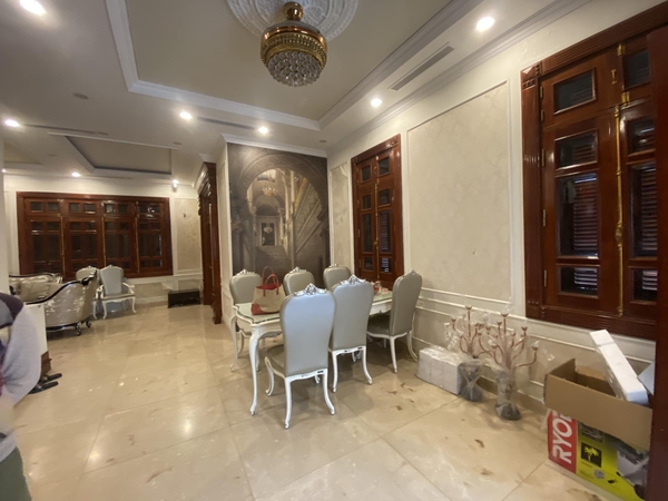 Cho thuê quỹ căn Biệt thự Việt Hưng-Long Biên-200m * 3 tầng-giá từ 25-40 triệu/tháng-kinh doanh đỉnh