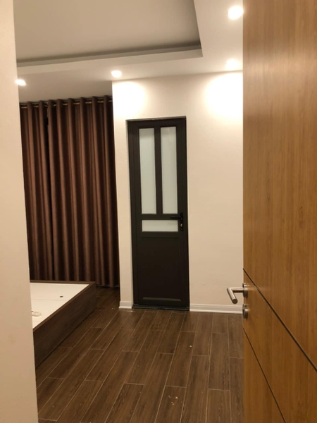 Cho thuê chung cư 2 ngủ full nội thất phố Nguyễn Văn Cừ, Long Biên giá chỉ 7tr. LH 0961910403