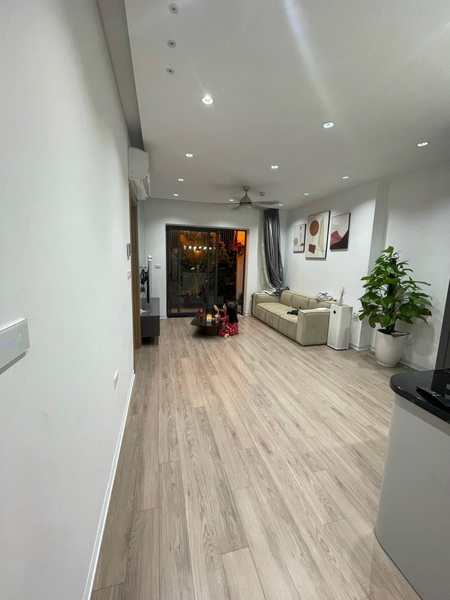 Cho thuê căn hộ 3 ngủ full đồ mới, đẹp Le Grand Jardin Sài Đồng. S 84m2 giá 16tr/th. LH 0961910403