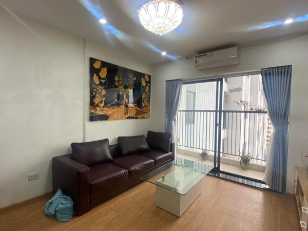 Cho thuê căn full đồ 2 ngủ đẹp tại TSG Lotus Sài Đồng. S: 72m2. Giá: 10triệu /tháng. Lh: 0961910403