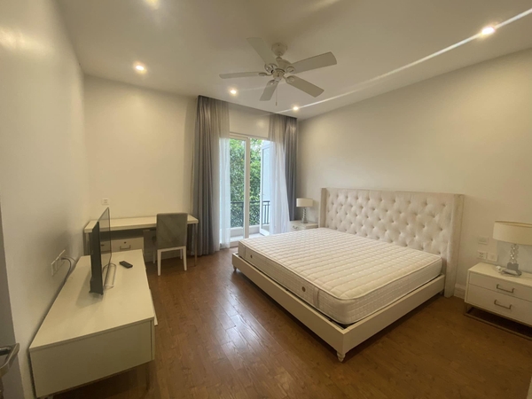 Cho thuê biệt thự full nội thất tại Vinhomes Reverside, Long Biên, Hà Nội. LH: 0389544873