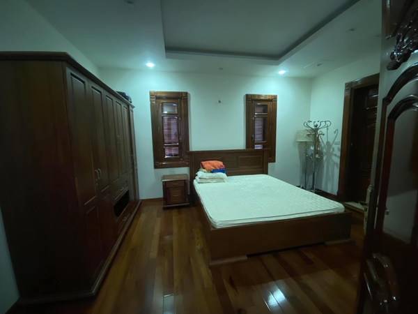 Cho thuê quỹ căn Biệt thự Việt Hưng-Long Biên-200m * 3 tầng-giá từ 25-40 triệu/tháng-kinh doanh đỉnh
