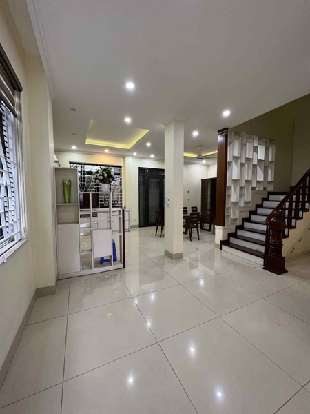 CHO THUÊ BIỆT THỰ VIỆT HƯNG, LONG BIÊN 180M² XÂY DỰNG 3 TẦNG PHÙ HỢP THUÊ ĐỂ Ở, LÀM VĂN PHÒNG, LỚP HỌC, CÔNG TY. GIÁ CHỈ 28tr/tháng