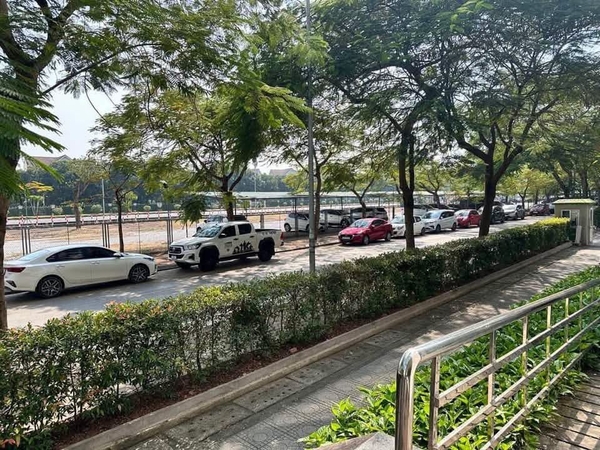 Cần bán nhanh căn hộ 2 phòng ngủ 1 vệ sinh Valencia Garden KDT Việt Hưng, Long Biên. 61m2. Để lại toàn bộ nội thất. Giá: 4,x tỷ ( có thương lượng )