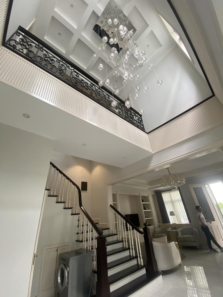 CHO THUÊ BIỆT THỰ VINHOMES - LONG BIÊN - HÀ NỘI FULL NỘI THẤT GIÁ 60TR/THÁNG. LH 0399926400