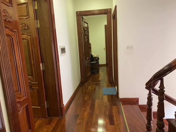 Cho thuê quỹ căn Biệt thự Việt Hưng-Long Biên-200m * 3 tầng-giá từ 25-40 triệu/tháng-kinh doanh đỉnh