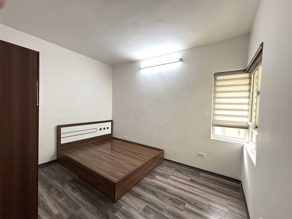 Gia đình cần bán nhanh căn hộ chung cư 3PN, 2WC, 96,5m2 chỉ với hơn 5,x tỷ ( có thương lượng ) tại CT18 Happy House Khu đô thị Việt Hưng, Long Biên, Hà Nội