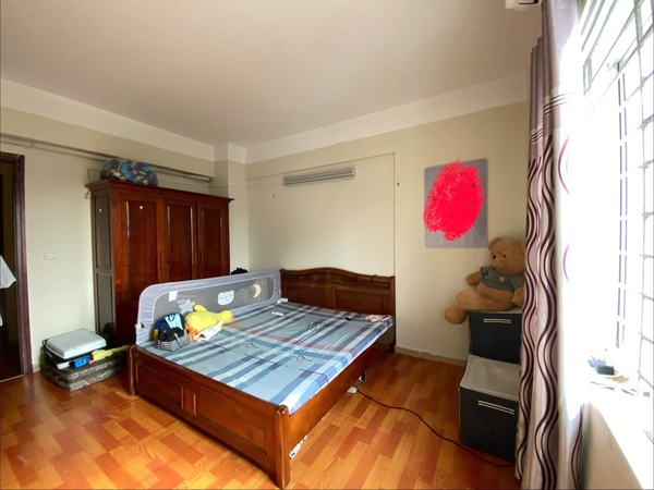 Cho thuê căn góc 3 ngủ thoáng CT20 KĐT Việt Hưng. Nội thất cơ bản. Giá 9tr/tháng