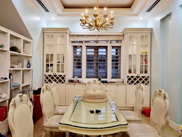 CHO THUÊ BIỆT THỰ VIỆT HƯNG, LONG BIÊN 180M² XÂY DỰNG 3 TẦNG PHÙ HỢP THUÊ ĐỂ Ở, LÀM VĂN PHÒNG, LỚP HỌC, CÔNG TY. GIÁ CHỈ 35tr/tháng