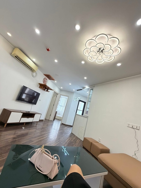 Cần bán căn chung cư Ecocity Việt Hưng. S: 63.5m2. Giá: 4.3 tỷ. Liên hệ: E Hùng 0971902576