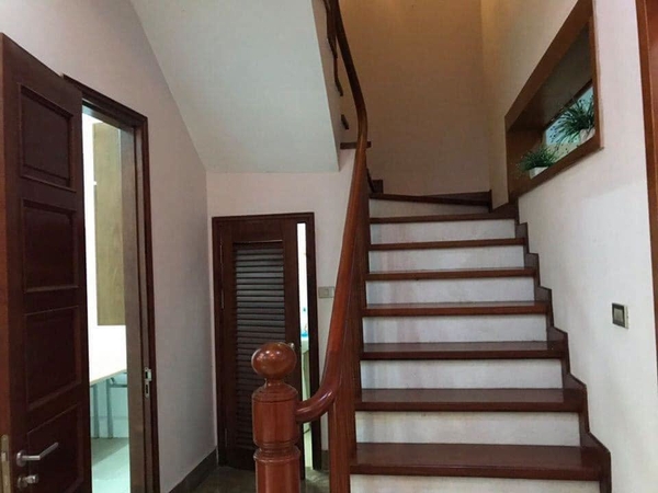 Cho thuê biệt thự tại BT07 KĐT Việt Hưng, Long Biên. S: 180m2. Giá:30tr/tháng. Lh: 097.190.2576