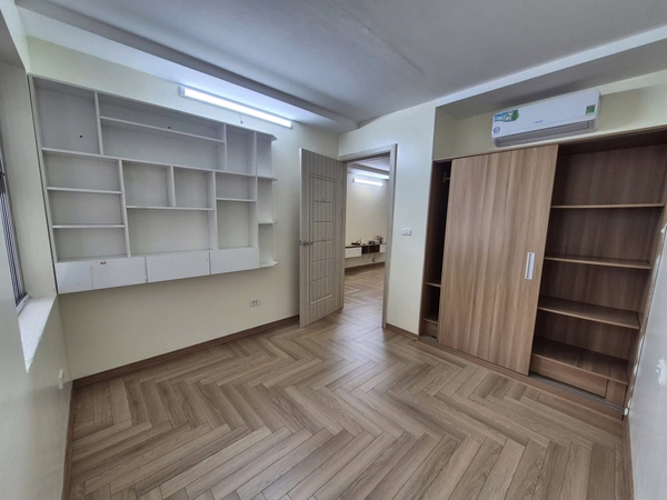 Gia đình cần bán nhanh căn 2 ngủ - 45m2 giá chỉ 2,9 tỷ tại Ruby City CT3 Phúc Lợi. Liên hệ: 0961910403