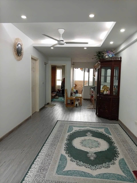 Cho thuê căn hộ giá tốt No12 Sài Đồng. Để lại nội thất. Giá 7tr/ tháng.