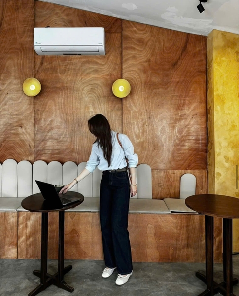 QUẦN JEANS ỐNG ĐỨNG KÈM THẮT LƯNG DA MÃ 1224