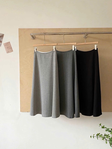 CHÂN VÁY DÀI UMI DÁNG XÒE MÃ 5242