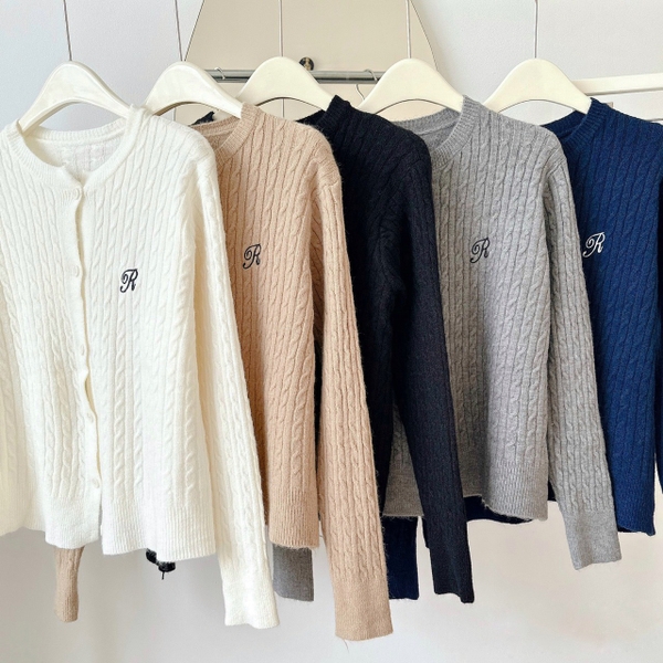 ÁO CARDIGAN LEN VẶN THỪNG THÊU CHỮ R