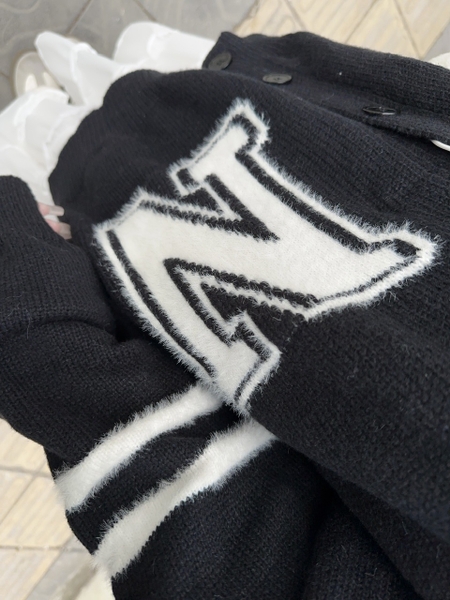 CARDIGAN THÊU CHỮ N NỔI
