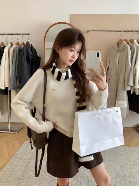 ÁO LEN ĐÍNH TAG KÈM KHĂN KẺ RỜI MÃ 965