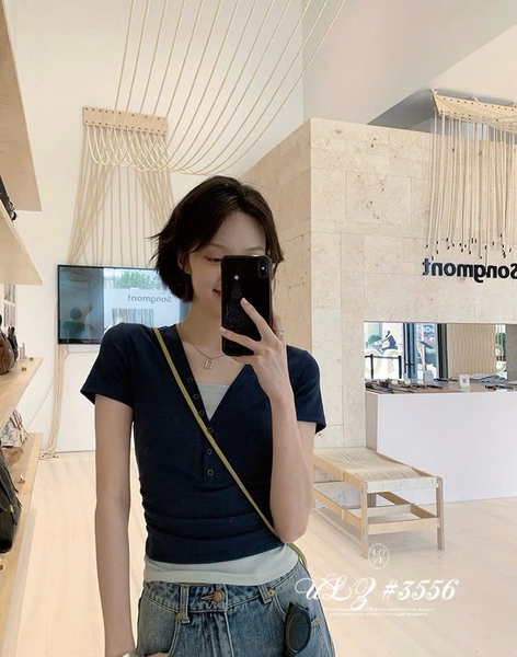 ÁO THUN XẺ V PHỐI LAYER WWGE MÃ 3556