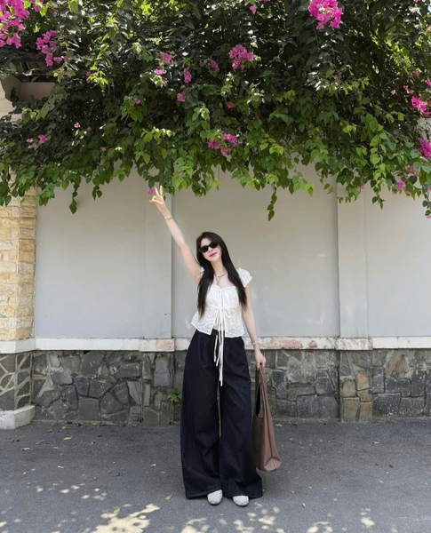 QUẦN JEANS SUÔNG RỘNG LY ĐEN XANH MÃ 8054