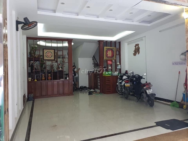 Bán nhà phố Lạc Long Quân 50mx4 mt4m giá 6.9tỷ