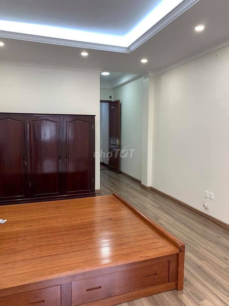Chủ cần bán nhà lô góc, kinh doanh ở Quan Nhân 40m2 5 phòng ngủ