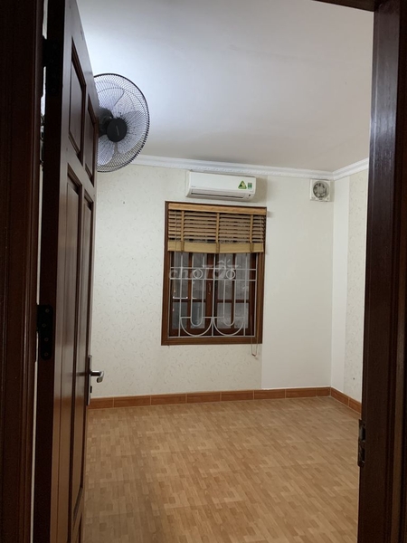 Bán nhà ngõ phố rộng Nguyên Hồng 39m2 Sổ đỏ chính chủ
