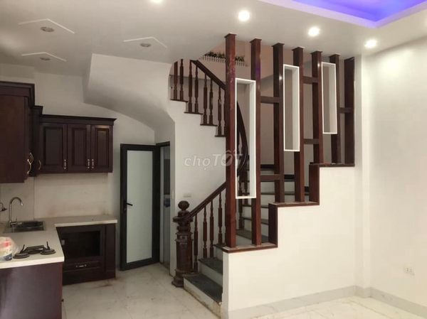 BÁN GẤP NHÀ ĐẸP LÔ GÓC PHỐ HOÀNG VĂN THÁI 35M2