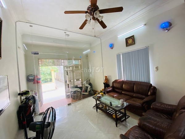 Bán nhà 3 tầng ô tô đỗ cửa 2 mặt thoáng, 3 ngủ, 3,6 tỷ