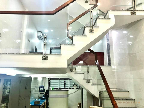 Bán Nhà Pháo Đài Láng, 32m2, MT 5,5m giá chỉ 2 tỷ 25.