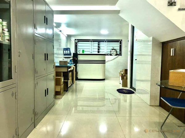 Bán Nhà Pháo Đài Láng, 32m2, MT 5,5m giá chỉ 2 tỷ 25.