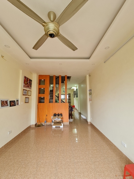 Chủ chuyển vào Nam cần bán gấp nhà 50m2*5 tầng phường Thạch Bàn, Long Biên giá siêu rẻ