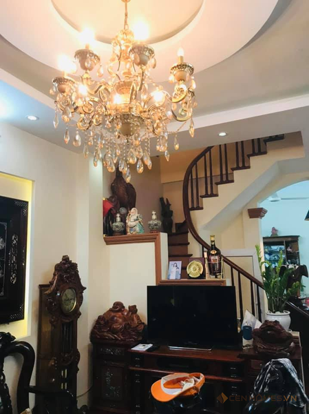 Bán nhà Pháo Đài Láng – Nguyễn Chí Thanh, 42m2 * 4T, giá 4,7 tỷ. NỘI THẤT ĐẲNG CẤP, 30m ra ÔTô Tránh.