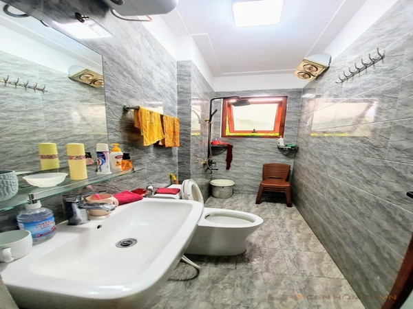 Bán Gấp Nhà Cầu Giấy-DT 37m2,5 Tầng,MT 5.1m, Giá 5.09 tỷ