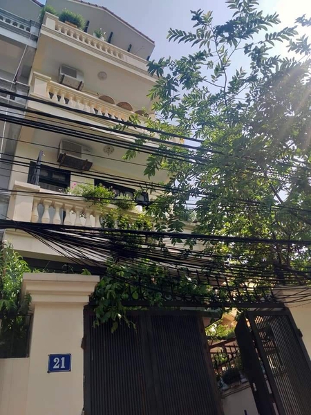 nhà từ phía ngoài