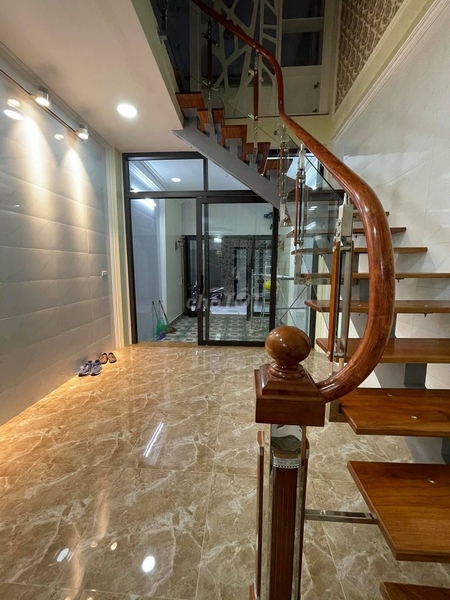 Bán nhà phố Lạc Long Quân 50mx4 mt4m giá 6.9tỷ