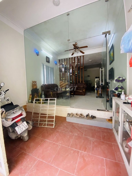 Bán nhà 3 tầng ô tô đỗ cửa 2 mặt thoáng, 3 ngủ, 3,6 tỷ