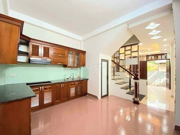 Nhà đẹp Long Biên 60m ô tô đỗ cửa, gần phố 3 tỷ.