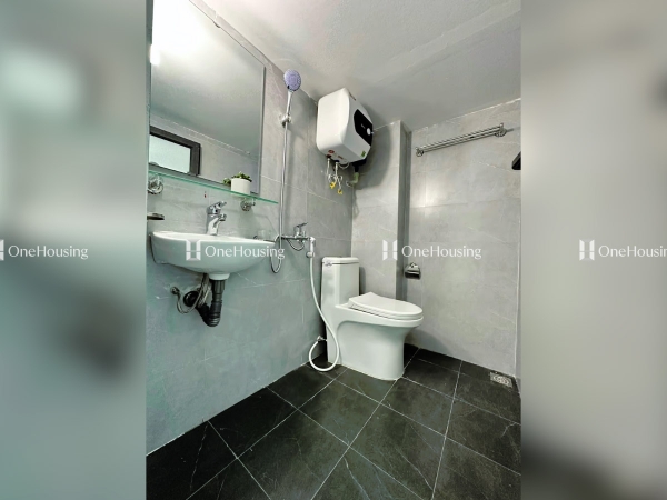 Nhà trong ngõ cách Nguyễn Ngọc Vũ 60m, diện tích 58m² x 7 tầng, Quận Cầu Giấy