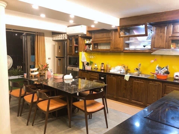 Bán nhà Quận Tây Hồ 70m² 6 ngủ