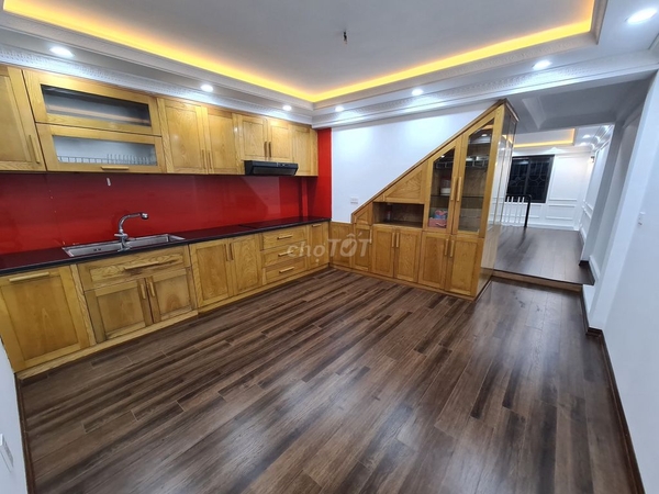 Bán gấp căn nhà 5 tầng phố Bồ Đề, oto vào nhà