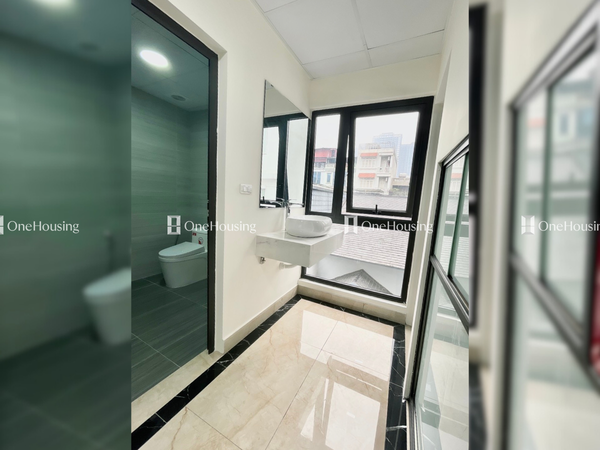 Nhà mặt ngõ cách Trần Quý Kiên 30m, diện tích 90m² x 6 tầng, mặt tiền 6.63m