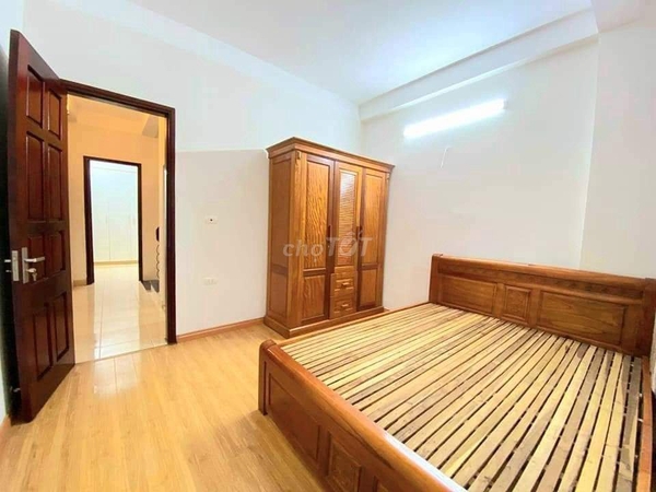 Nhà đẹp Long Biên 60m ô tô đỗ cửa, gần phố 3 tỷ.
