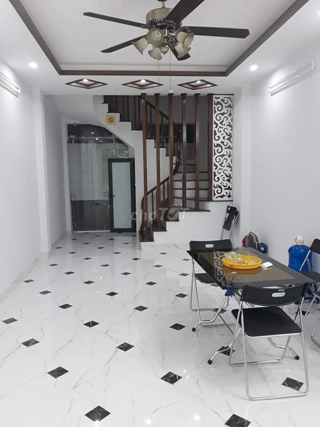 Tầng 1