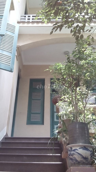Bán nhà kiểu biệt thự Pháp cổ mặt đường Võng Thị 120m2 5 ngủ