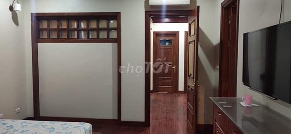Mặt phố Hoàng Hoa Thám, MT 5m2 vỉa hè 5m